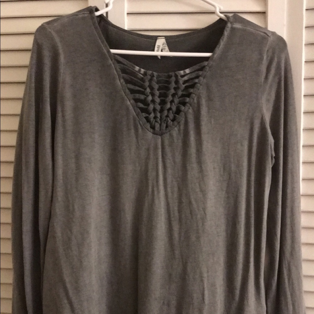 Long sleeve grey shirt!!